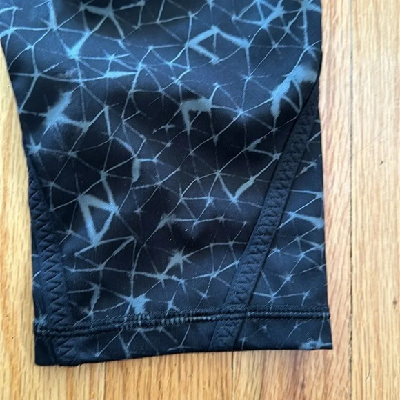 Lululemon sz 6 Run Inspire Crop pant Star Crushed Coal Black / Black great cond - Picture 4 of 7